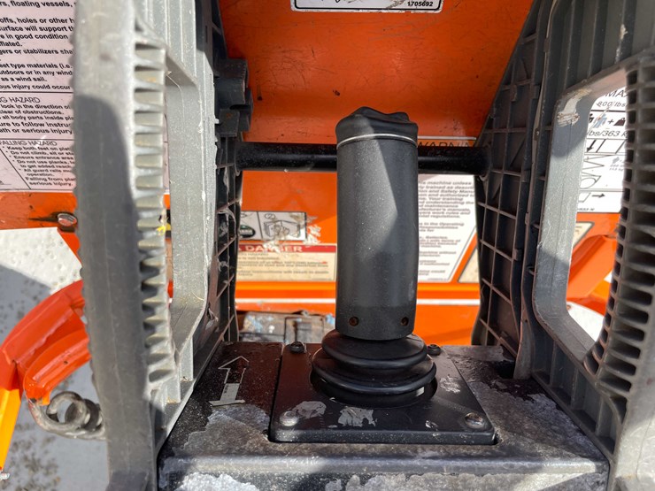 2014-jlg-2630es-image-31