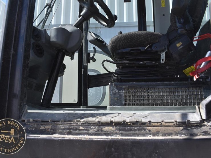 2015-caterpillar-cs66b-image-31