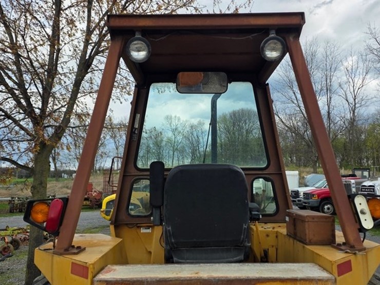 1990-case-480f-image-19