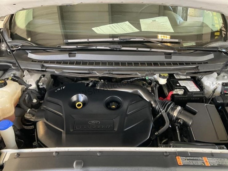 2017-ford-edge-se-image-10