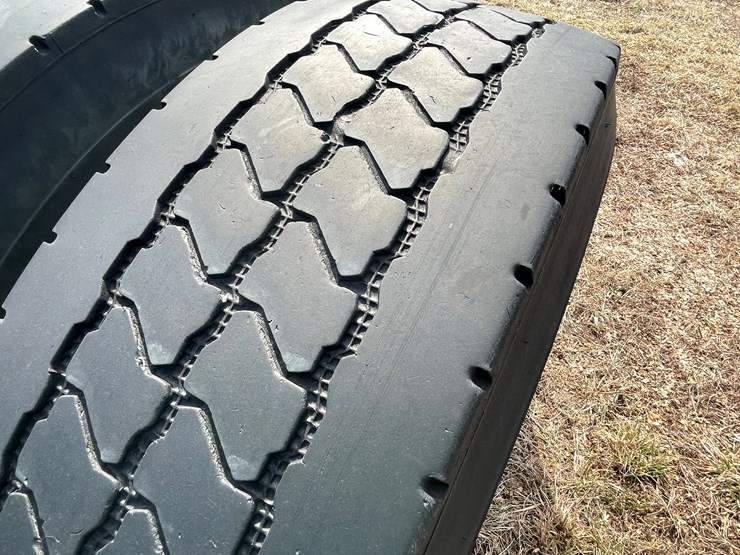 #134-•-2001-freightliner-century-class-sleeper-cab-semi-tractor-(has-wi-title)-(non-runner)-image-29