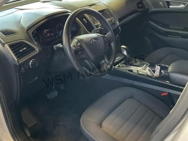 2017-ford-edge-se-image-22