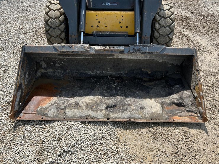 new-holland-l180-image-9