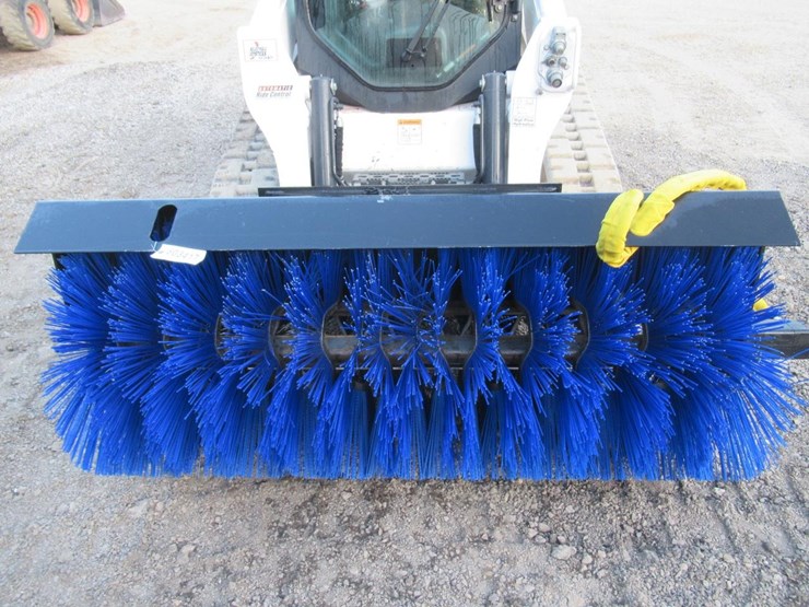 wildcat-76"-skid-steer-sweeper-image-3