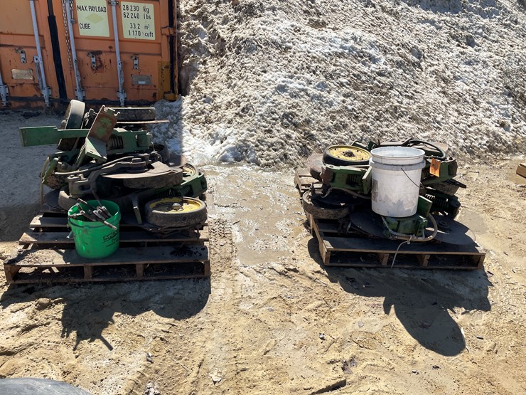 #3956-•-(12)-john-deere-single-disc-culters-image-2