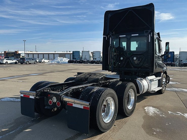 2022-freightliner-cascadia-116-image-3