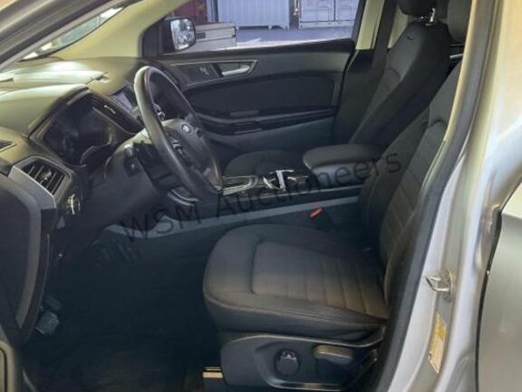 2017-ford-edge-se-image-21