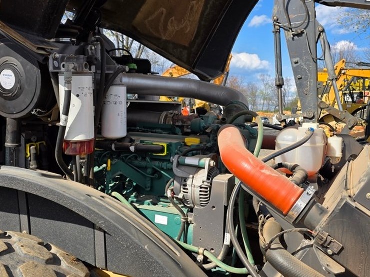 2018-volvo-sd115b-image-45