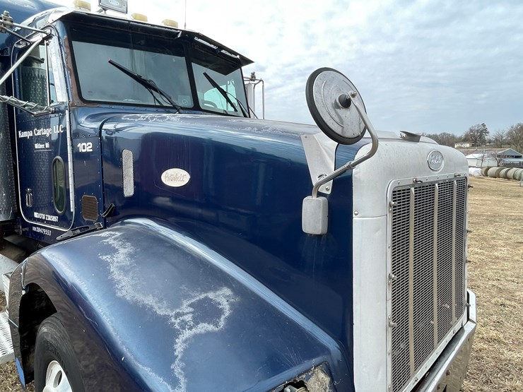 1999-peterbilt-377-image-47