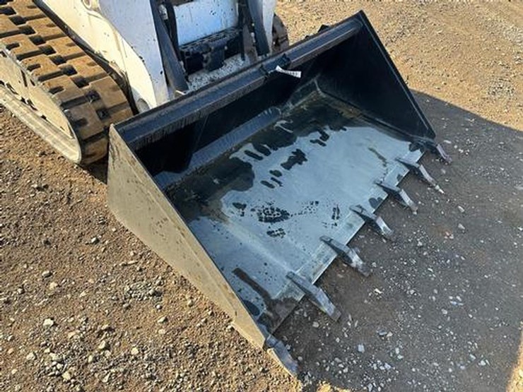 wildcat-74"-skid-steer-high-capacity-tooth-bucket-image-3