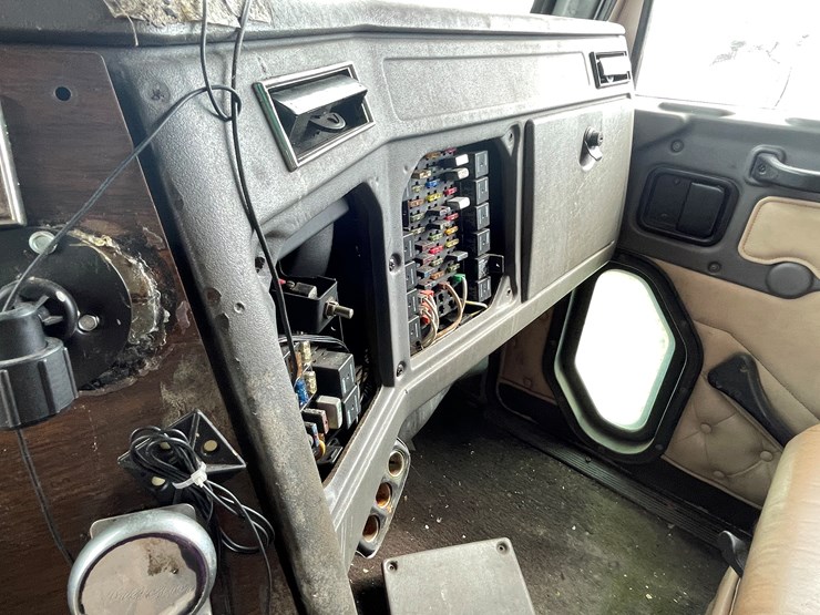 #128-•-2003-western-star-sleeper-cab-semi-tractor-(has-wi-title)-(non-runner)-image-75