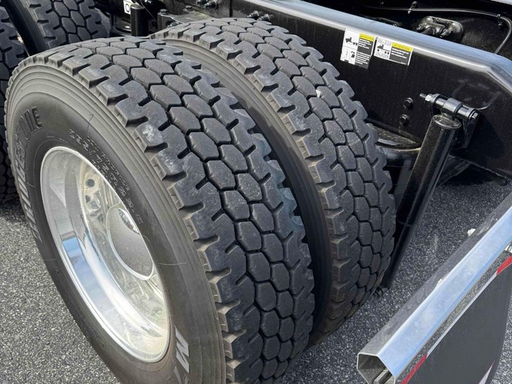 2023-peterbilt-579-image-20