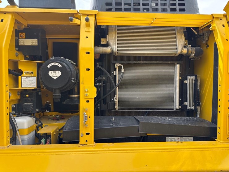 2021-komatsu-pc210-lc-11-image-25