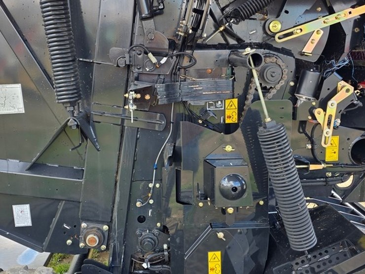 2023-case-ih-rb455-image-31