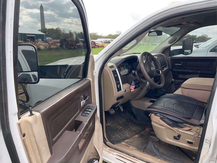 2011-dodge-ram-3500-image-9