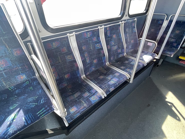 #166-•-2007-gillig-passenger-bus-(has-wi-title)-image-34