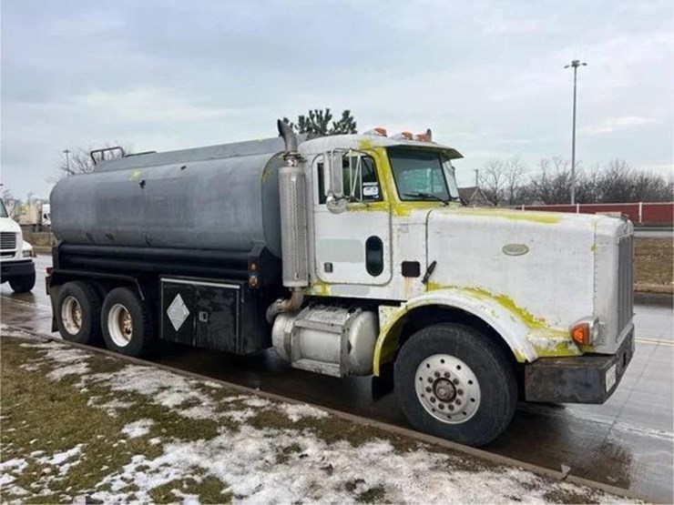 1999-peterbilt-378-image-3