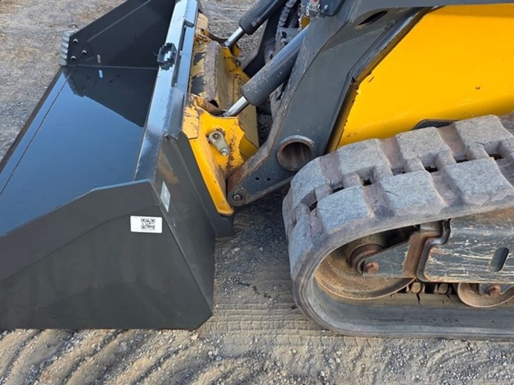 2021-deere-325g-image-31