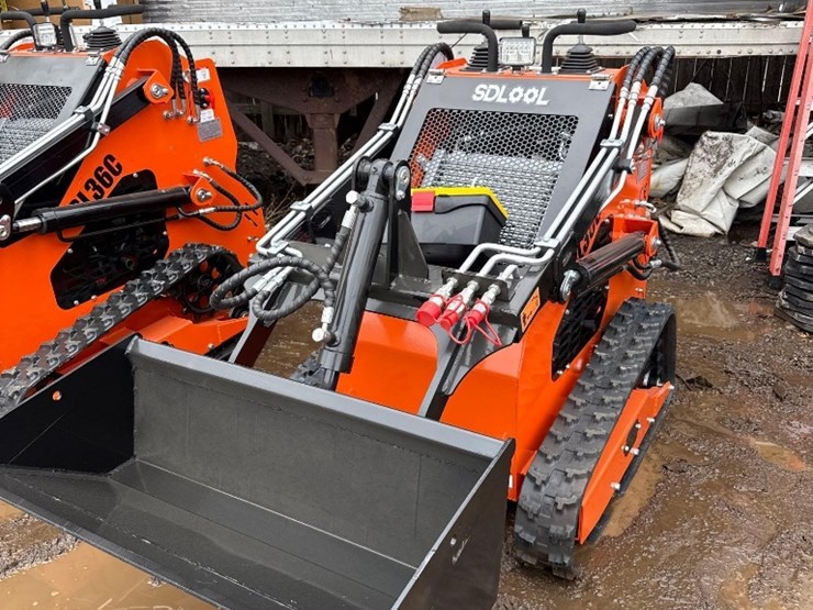 new-sdlool-co-stand-on-mini-skidloader-model-sl36c-image-1