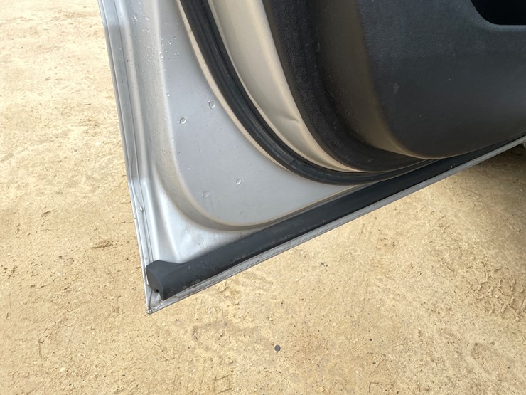 2015-chevrolet-suburban-image-33