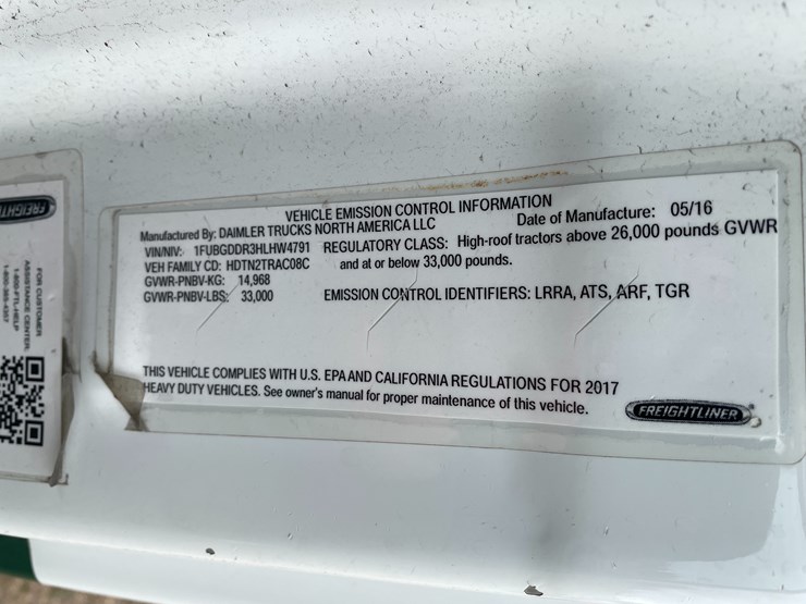 #114-•-2017-freightliner-single-axle-day-cab-semi-tractor-(has-wi-title)-image-83