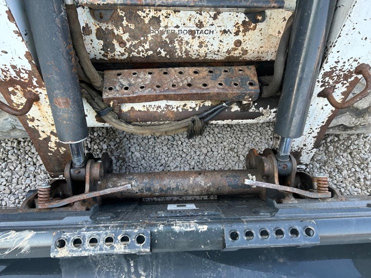 bobcat-t320-image-10