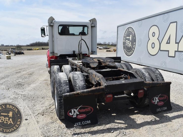 2012-peterbilt-384-image-7