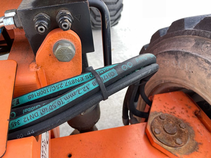 2006-jlg-450a-image-38