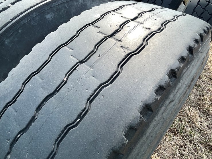 #134-•-2001-freightliner-century-class-sleeper-cab-semi-tractor-(has-wi-title)-(non-runner)-image-23