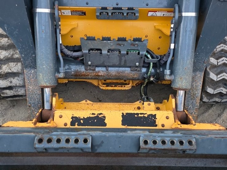 2023-deere-331g-image-37