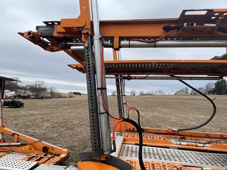 #110-•-2014-volvo-car-hauler-semi-and-trailer-(has-wi-title)-image-23