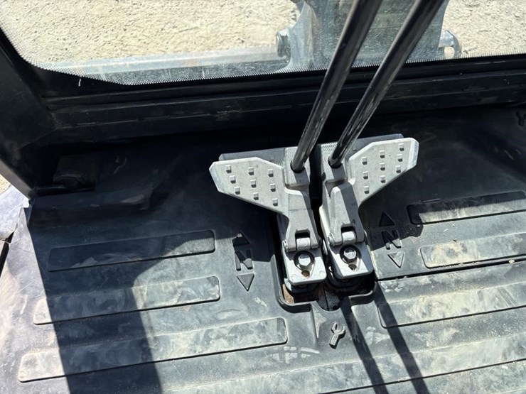 2020-bobcat-e26-image-38