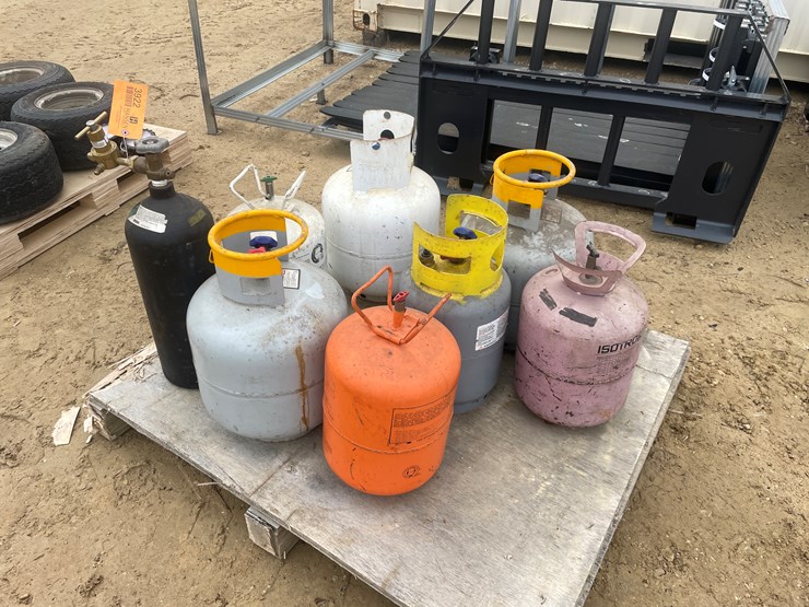 #3922-•-(7)-refrigerant-tanks-and-(1)-nitrogen/argon-tank-image-1