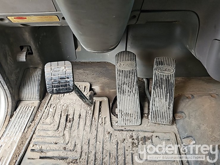 2014-peterbilt-579-image-35