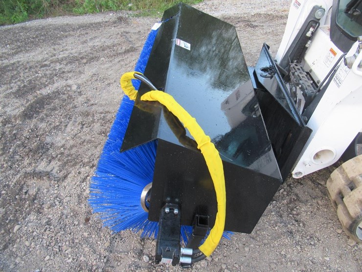 wildcat-76"-skid-steer-sweeper-image-2