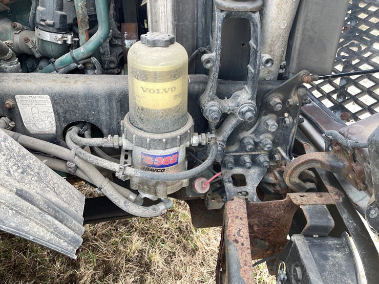 #115-•-2013-volvo-single-axle-day-cab-semi-tractor-(has-wi-title)-image-59