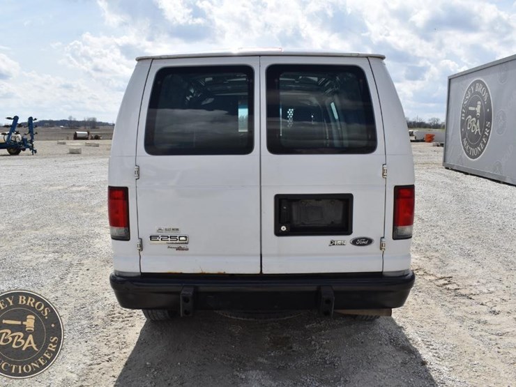 2014-ford-e250-image-4