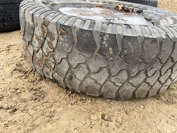 #3926-•-(6)-spare-rims-and-tires-image-36