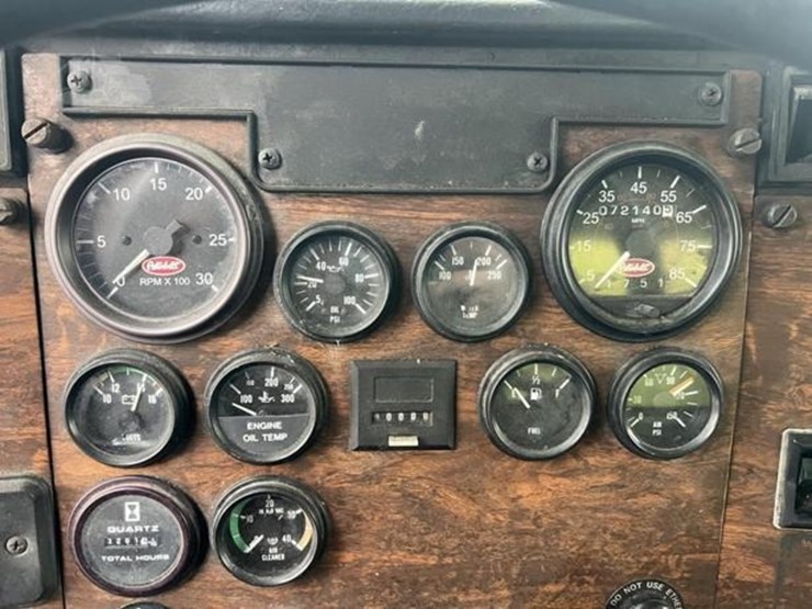 1999-peterbilt-378-image-10