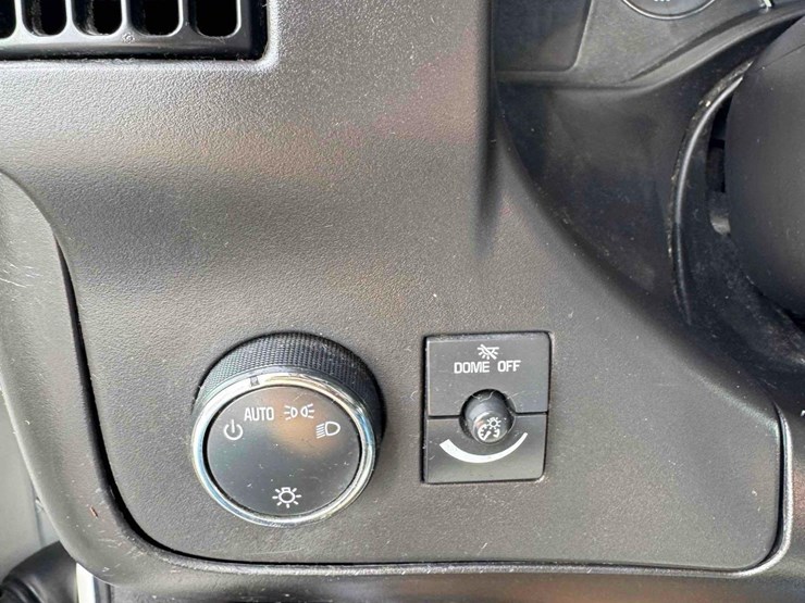 2009-chevrolet-3500-image-25