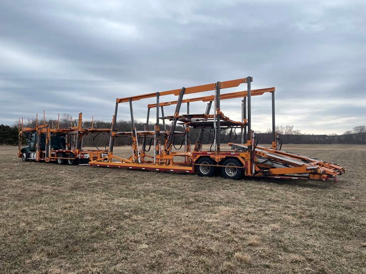 #110-•-2014-volvo-car-hauler-semi-and-trailer-(has-wi-title)-image-8