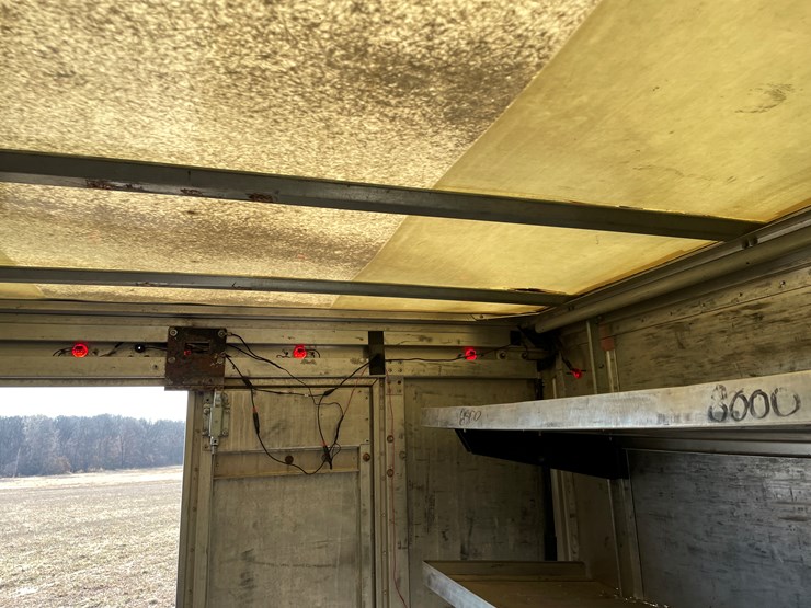 #164-•-2005-freightliner-box-truck-(has-wi-title)-image-28