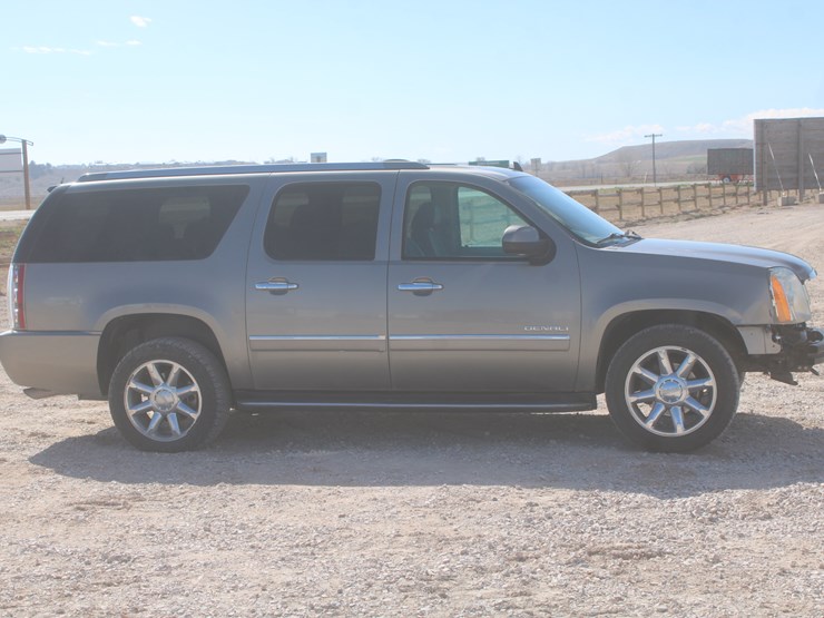 2012-gmc-yukon-image-3