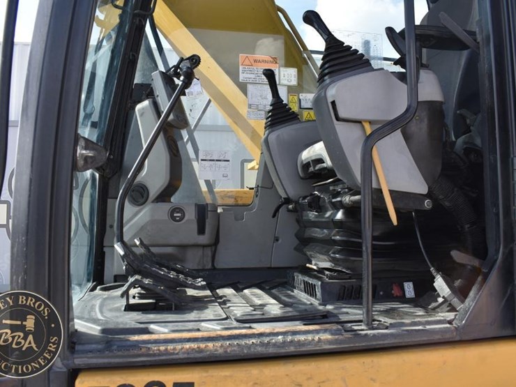 2019-caterpillar-326fl-image-51