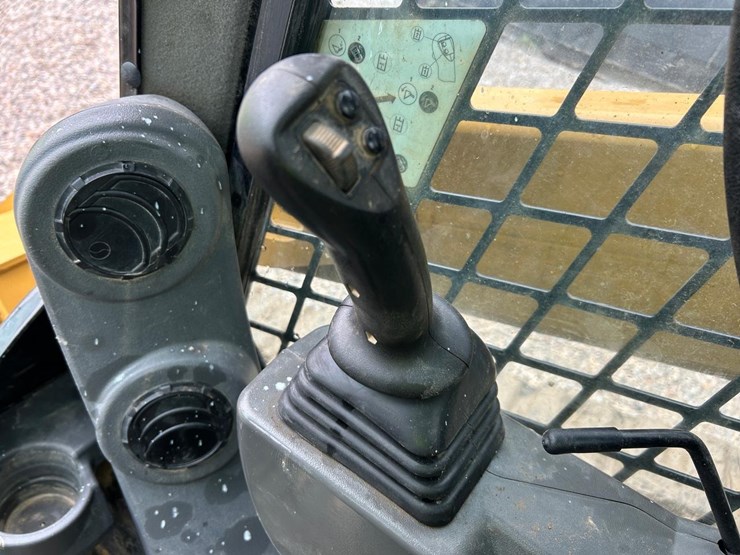 2021-caterpillar-299d3-image-24