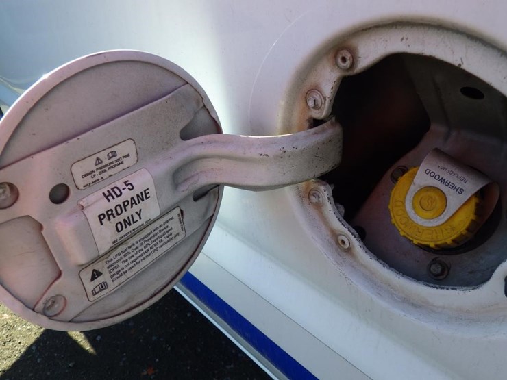 2011-ford-cargo-image-13