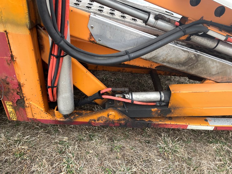 #110-•-2014-volvo-car-hauler-semi-and-trailer-(has-wi-title)-image-47