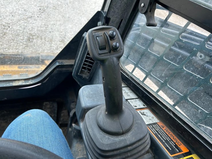 2020-deere-332g-image-23