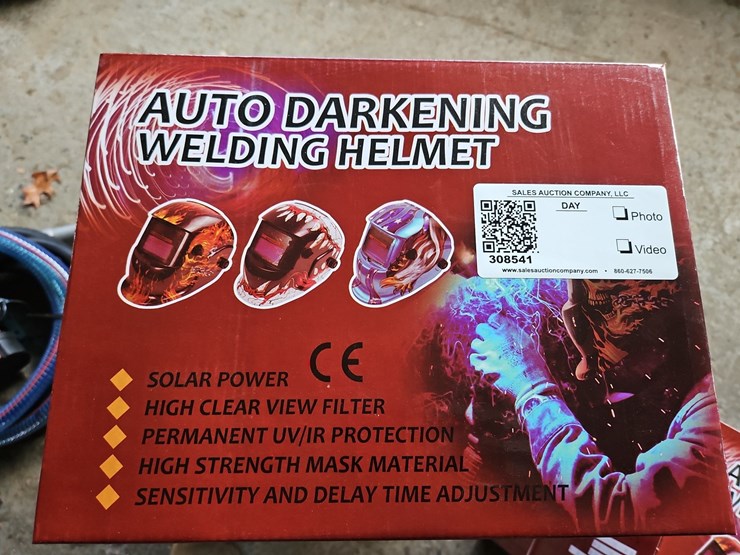 auto-darkening-welding-helmet-image-1