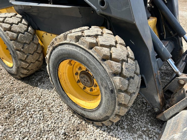 new-holland-l180-image-13